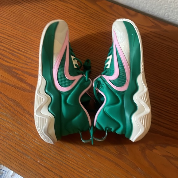 NIKE MENS NWOB size 11 Brand new Giannis Immortality 3 shoes - Picture 4 of 9